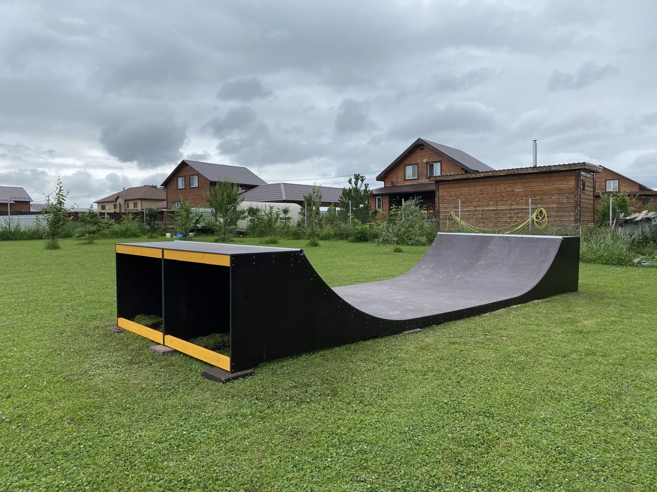 Backyard mini ramp with an open deck frame, Moscow Region