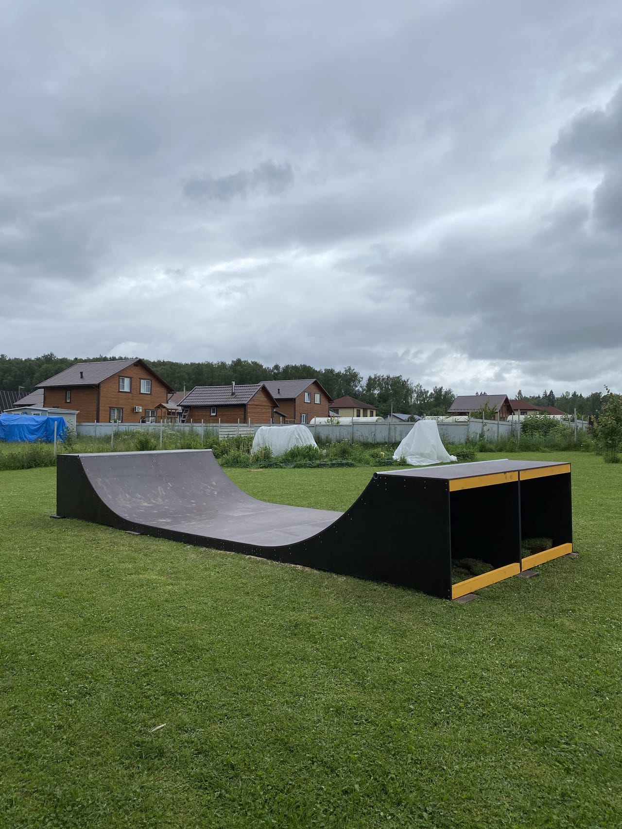 Side view of the backyard mini ramp and its deck, Moscow Region
