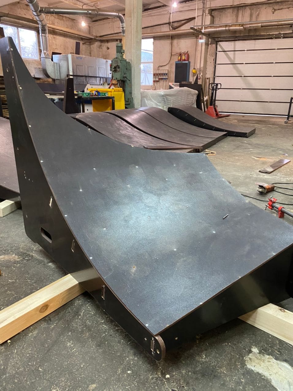 Finished quarter pipe with a long transition in the workshop