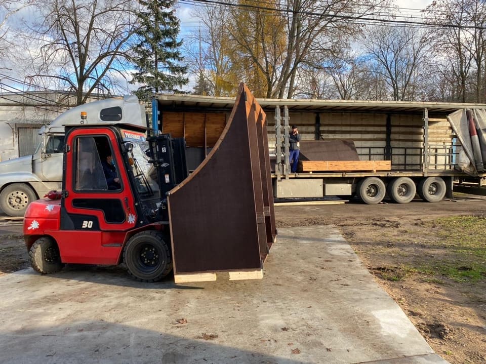 Forklift loading a quarter pipe onto a truck